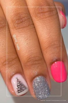 Christmas Tree Nails Early Holiday Nails, Christmas Nail Polish Ideas Simple, Pink Nails With Christmas Tree, Girls Holiday Nails, Vacation Holiday Nails, Mommy And Me Christmas Nails, Christmas Holiday Nails Ideas, Pink Festive Nails, Short Nails Ideas For Christmas