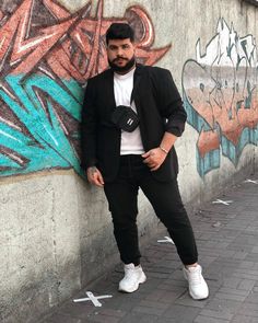 Terno com tênis - André do Val Outfit Ideas Men Plus Size, Chubby Guys Outfits, Plus Size Men Style, Big Boy Outfits Guys, Plus Size Man Outfits, Mens Outfits Plus Size, Plus Size Men Outfits Mens Fashion, Chubby Guy Outfits