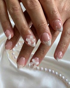 Brides Made Nails, Classy Nails Pearls, Nail Inspo For Wedding Guest, Cute Nails With Pearls, Bow And Pearl Nails, Cute Nail Designs Charms, Cute Nails For 10 Yr