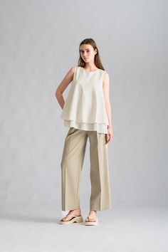 Discover the Courtney Double Layered Inner Pleated Blouse - the perfect blend of chic and sophistication. With its pleated design and double inner lining, this blouse offers a sleek and luxurious appearance. ᴄᴏᴍᴘᴏꜱɪᴛɪᴏɴ78% cotton, 15% linen, 5% polyester, and 2% viscose ꜱɪᴢᴇ ᴀɴᴅ ꜰɪᴛFit Type: FittedFabric Stretch: No Stretch Feminine Pleated Blouse For Work, Chic Pleated Cotton Top, Sleeveless Pleated Tops For Spring, Elegant Pleated Top For Workwear, Chic Pleated Tops For Work, Beige Relaxed Fit Blouse For Layering, Spring Pleated Workwear Top, Pleated Top For Spring Workwear, Sleeveless Beige Blouse For Work