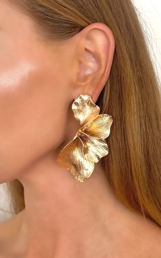 Introducing our statement gold iris earrings - a versatile, eye-catching design that seamlessly transitions from summer to winter. A stylish investment piece that adds a touch of elegance to any occasion. Perfect for a beach bar or festive christmas party. Expertly crafted, these earrings are sure to turn heads and spark conversations!. Summer, Winter, E...#Jewelry #Stylish #A #Lookbooks #of #Exploration #Jewelry #of #Inspiration #and #Allure #the #Elegance #Exploring #Unveiling #Accessories Gold Earrings Wedding Guest, Big Gold Wedding Earrings, Statement Earrings Wedding Guest, Gold Statement Earring, Golden Statement Earrings, Classy Statement Earrings, Gold Earrings Statement, Wedding Jewellery Gold, Wedding Guest Jewelry