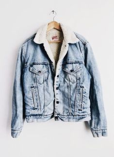 levis sherpa denim jacket | levi's outfit #ad Levis Sherpa Jacket, Levis Sherpa, Jacket Levis, Sherpa Denim Jacket, Mode Casual, Sherpa Jacket, Moda Vintage, Mode Inspo, Jacket Vintage