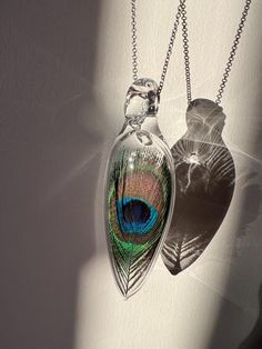 Hand blown glass pendant on sterling chain with genuine peacock feather: A gorgeous and unique piece of glass jewelry making. The chain is marked to indicate Sterling silver. The clear glass inverted teardrop pendant contains a single genuine peacock feather in perfect condition. Important note on refunds and returns: Due to past fraudulent orders, we cannot accept returns in our shop and cannot offer store credit. All sales are final. Thank you so much for understanding and for supporting our small business. Blown Glass Pendant, Woodland Hills, Teardrop Pendant, Peacock Feather, Glass Pendant, Glass Jewelry, Hand Blown Glass, Blown Glass, Glass Pendants