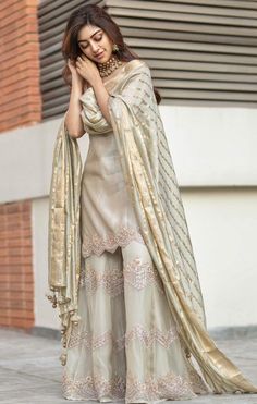 Gharara Designs, Sharara Designs, Anu Emmanuel, Trendy Outfits Indian, Diwali Outfits, Asian Aesthetic, Short Kurta, Pakistani Fancy Dresses, Pakistani Fashion Party Wear