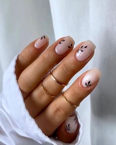 Cute short summer nail designs Minimal Nails Art, Subtle Nails, Simple Gel Nails, Minimal Nails, Cute Gel Nails, Short Acrylic Nails Designs, Chic Nails