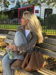 Ugg Outfits, Daily Outfit Inspiration, Autumn Fits, Uggs Outfit, Stockholm Fashion, Cute Fall Outfits, Autumn Outfit, Fashion Aesthetic, Casual Elegance