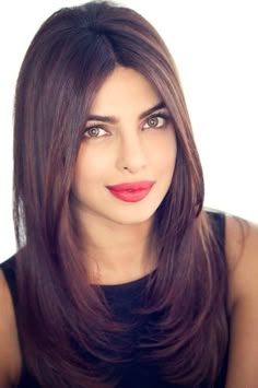 Priyanka Chopra                                                                                                                                                      More Priyanka Chopra Hair, Layer Cut, Hair Indian, Cool Hair Color, Priyanka Chopra, Indian Hairstyles, Deepika Padukone