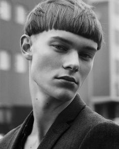 Macho Moda - Blog de Moda Masculina: 5 CORTES MASCULINOS que estão FORA DE MODA (Cortes de Cabelo Flopados!) Mens Cropped Hair, Futuristic Hair, Blue Hair Dark, Crop Hair, Editorial Hair, Corte De Cabelo Masculino, Beauty Shoot