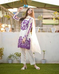 Style Outfits Summer, Summer Vibes Aesthetic, Aesthetic Summer Outfits, Designer Aesthetic, Womens Dress Coats, Pakistani Formal Dresses, Lace Dress Design, Pakistani Wedding Outfits