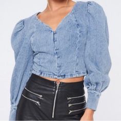 Denim Crop Shirt Little Stretch. Trendy Denim Tops For Day Out, Trendy Button-up Denim Blouse, Trendy Denim Button-up Blouse, Chic Denim Button-up Top, Trendy Dark Wash Denim Blouse, Chic Medium Wash Tops For Day Out, Casual Button-up Puff Sleeve Top For Fall, Fall Denim Puff Sleeve Top, Casual Fall Button-up Puff Sleeve Top