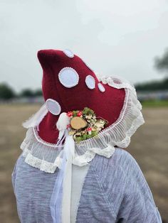 Cute handmade mushroom hat! Natural accents and can choose hat color - red, purple or light green. Hat Cottagecore, Toadstool Fairy, Fairy Hat, Felt Patches, Pearl Strings, Random Clothing, Witch Style, Celtic Festival, Mushroom Crafts