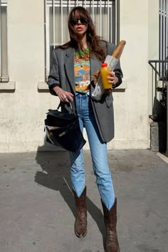 Western Boots Outfit, Walking Down The Street, Looks Street Style, Mode Inspo, Boots Outfit, Outfits Casuales