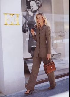 Secretary Aesthetic, Vintage Minimalism, Mode Country, 2025 Moodboard, Karen Mulder, Charlotte York, Minimalist Winter, Lawyer Outfit, Work Fits