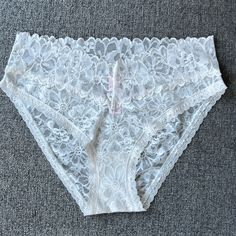 Victoria’s Secret High Leg Cheeky Panty. Size Small. White Lace. Never Worn! Make A Bundle With My Other Listings For Additional Savings! Feminine Lace Brief Bottoms, Delicate Lace Brief Bottoms For Daywear, Spring Lace Brief Bottoms, Delicate Lace Brief Bottoms For Summer, Spring Delicate Lace Brief Bottoms, Victoria's Secret Lace Bottoms For Summer, White Lace Loungewear Bottoms, White Feminine Bottoms For Daywear, Feminine Briefs By Victoria's Secret