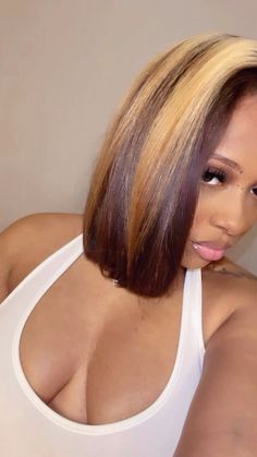 Bob Highlights Black Women, Natural Hair Bob Cut, Natural Hair Bob, Hair Stripes, Bob Black, Hype Hair, Black Hairstyle, Cute Hair Colors, Dyed Hair Inspiration