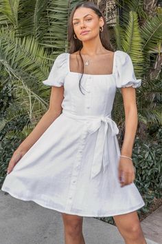 Add some flair to your wardrobe with the Emilia Linen Dress! Perfect for any occasion, this dress features a young contemporary style, a comfortable linen fabric, and a playful tulle skirt. Whether you're dressing up for a special occasion or keeping it casual, this dress has got you covered.70% RAYON / 30% LINEN - LINING 100% RAYON MODEL IS 5'8" WEARING SIZE SMALL. Date Night Dress Outfit, Night Dress Outfit, Light Knit Sweater, Dress Date, Dress Feminine, Dress Date Night, Lady Like, Dress Vacation, Date Night Dress