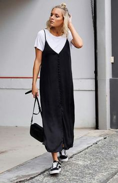 Slip Dress Outfit, Looks Street Style, Skagen, Glam Fashion, Looks Style, Looks Vintage