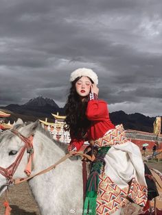 Mongolian Outfit, Mongolian People, Horse Photography Poses, Genius Loci, Clothing Design Sketches, Human Reference