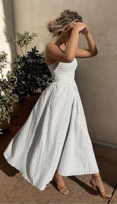 Model Pose, Smocked Top, Gingham Dress, Modest Outfits, Outfits Casuales, Look Fashion, Modest Fashion, Spring Summer Fashion