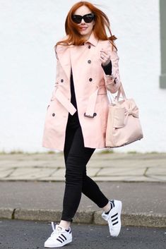 Fabulous Trench Coat Outfits For Stylish Ladies ★ Pink Trench Coat Outfit Spring, Blush Trench Coat Outfits, Trench Coat Outfit Spring, Trench Coat Outfits, Paris Trip Outfits, Trenchcoat Outfit