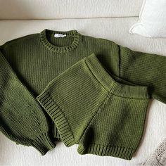 Good American Chunky Cable Knit Set In Green Great Condition Green Sweater Crochet, Hipster Clothing, American Sweater, Knit Inspiration, Knit Cropped Sweater, Sweater Turtleneck, Chunky Cable Knit, Fisherman Sweater, Crochet Fashion Patterns