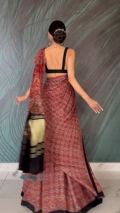 Lehenga Design From Saree, Saree Lehenga Design Ideas, Saree Lengha Style, Dress By Saree, Wear Saree As Lehenga, Different Ways Of Wearing Saree, Ethnic Outfits Women, Stitched Saree Designs, How To Style A Saree