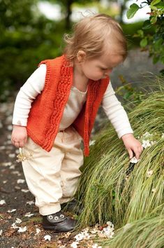 Vest is worked from the bottom up in one piece.The sample shown was knit in Quince & Co. Chickadee, shade Nasturtium. Substitute yarns are recommended below. Kid Dinner, Dress Top Ideas, Vest Knitting Pattern, Easy Baby Knitting Patterns, Knitting Kids, Kids Treats, Knit Vest Pattern, Crochet Hat Patterns, Crochet Knit Stitches