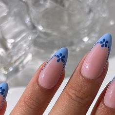 Nail Art Bleu, Blue Nail Art Designs, Floral Nail Designs, Blue Nail Art, Flower Nail Designs, Floral Nail Art, Cute Summer Nails, Thanksgiving Nails