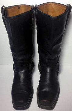 ITEM DESCRIPTION: With definitive O-ring and studs, our classic Harness Boot holds a treasured spot in American culture and around the globe. The timeless design features cushioned shock-absorbing memory insoles and durable Goodyear welt construction. Made in the USA Mens Biker Boots, Medieval Boots, Logger Boots, Frye Harness Boots, Mens Motorcycle Boots, Leather Motorcycle Boots, Women's Motorcycle Boots, Mens Cowboy Boots, Harness Boots