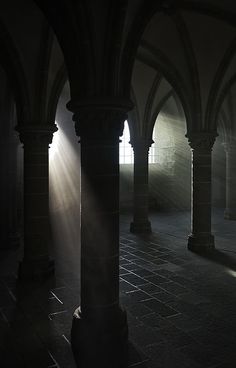 the light is shining through the arches in the building