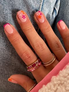 21 Summer Nail Designs For Short Nails - Lauren Erro Short Gel Nails, Cute Gel Nails, Short Nail Designs, Short Acrylic Nails