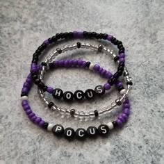 HOCUS POCUS BRACELET Black And Purple Clay Bead Bracelet, Hocus Pocus Bracelet Ideas, Hocus Pocus Bracelet, Halloween Beaded Bracelet, Bead Bracelet Words Ideas, Cool Bracelet Ideas, Halloween Bracelet Ideas, Halloween Beaded Jewelry, Holiday Bracelets