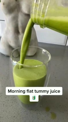 Breakfast Drink Ideas, Flat Tummy Juice, Juicing Recipe, Smoothies Vegan, Drinks Healthy, Best Smoothie, Smoothies Recipes, Healthy Juice Recipes, Breakfast Drink