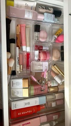 vanity draw Makeup Vanities, Makeup Bag Essentials, Makeup Drawer Organization, Makeup Drawer, Sephora Skin Care, Dream Aesthetic, Vanity Organization, Skincare Organization, Makeup Needs