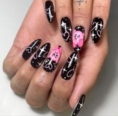 Cool Oval Nail Designs, Kirby Nail Ideas, Kirby Nails Short, Gaming Nails, Kirby Nail Art, Uñas Kuromi, Video Game Nails, Anime Themed Nails, Gamer Nails