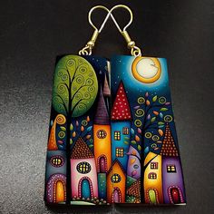 an image of a colorful painting on a keychain that is hanging from a hook