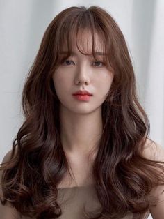 Airy Bangs Korean Long Hair, Brown Hair Bangs Wispy, Korean Hairstyle Bangs, Korean Hairstyle Color, Korean Fringe, Korean Haircut Long, Wispy Bangs Round Face, Wispy Fringe Bangs, Curly Hair Haircut