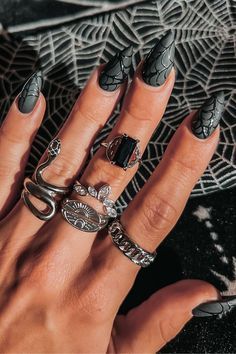 Witchy Nails Halloween, Salem Witch Nails, Salem Nails Ideas, Wednesday Adams Nails Ideas, Morticia Nails, Black Witch Nails, Nail Inspiration Fall, Cool Halloween Nails, Corpse Bride Nails