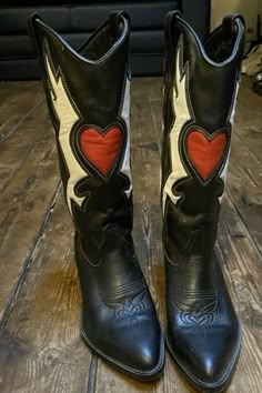 #boots #western #gothboots #blackboots #yeehaw #cowgirlstyle #womensstyle Cowgirl Aesthetic Dark, Goth Cowgirl Boots, Goth Vaquera, Gothic Cowboy Fashion, Goth Cowboy Boots, Goth Cowboy Aesthetic, Alt Cowgirl, Goth Western Style, Cowboy Aesthetic Outfit