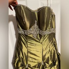 New Dress . Never Used ..Green Olive .. Size 10 . Si Beautiful Green Olive, Quinceanera Dresses, Quinceanera, Olive Green, New Dress, Strapless Dress, Colorful Dresses, Size 10, Fashion Outfits