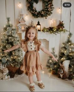 Boho Christmas Photoshoot Studio, Christmas Photos Studio, Boho Christmas Photoshoot, Christmas Photoshoot Kids, Christmas Studio, Christmas Pictures Outfits, Christmas Poses