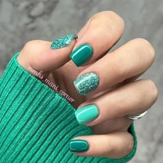 Nails 2023 Trends Solid Color, Blue Color Nail Ideas, Cute Painted Nails Polish, Spring Color Nails Dip, Nail Dipping Powder Designs Spring 2023, Fancy Nails Designs Classy Sparkle, Spring Nails 2024 Trends Dip, Easy Summer Gel Nail Designs, Biab Nails Green