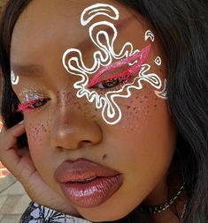 Creative Summer Makeup Looks, Creative Makeup Looks Black Women, Editorial Makeup Black Women, Unique Makeup Looks Creative, Crazy Makeup Looks Creative, Afropunk Aesthetic, Crazy Makeup Art, Creative Face Makeup, Colorful Face Makeup