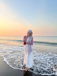 Bali Ootd, Ootd Hijab Pantai, Creative Beach Pictures, Outfits Pastel, Hijab Fashion Summer, Mix Match Outfits