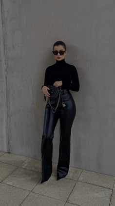 Winteroutfits Chic, Shannon Core, Shoes Inspiration, Leather Pants Outfit, 2024 Style, Men Streetwear, Black Leather Pants, Pants Outfits