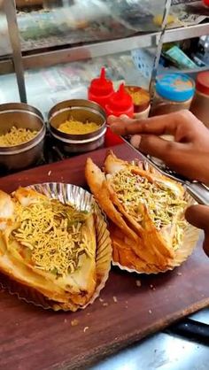 Puff Chat at Indore Street Food Videos Vegetarian, Indian Street Food Videos, Street Food Videos, Vegan Food Recipes, Egyptian Drawings, Indian Street, Best Vegetarian Recipes, Indian Street Food, Vegan Food