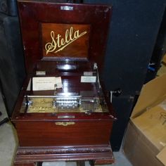 Stella  Antique Symphonion Music Disc Box Player 1890,Plays Metal Discs Gibson Epiphone, Dj System, Snare Drums, Teenage Engineering, Epiphone Les Paul, Electric Piano, Fender Jaguar, Guitar Neck, Fender Bass