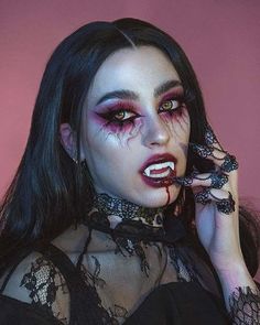 Vampire Makeup Ideas, Vampire Costume Women, Vamp Makeup, Vampire Makeup Looks, Makeup Ideas For Halloween, Vampy Makeup, Vampire Look