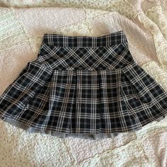 black and white mini skirt 
size: xs (can fit a small) 

#y2k #autumn Black And White Mini Skirt, Y2k Autumn, White Mini Skirt, Black Mini Skirt, Black Mini, Women's Skirt, Womens Bottoms, Mini Skirt, Womens Skirt