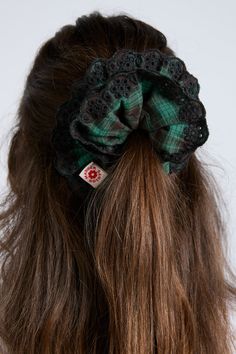 This green scrunchie is made using organic cotton, featuring green checks and a broderie trim. •Broderie trim •Woven DM tab •Oversized style •100% Organic Cotton, Embroidery 100% Polyester •Designed in London Green Scrunchie, Reversible Tote Bag, Pets For Sale, Homewares Shop, Cotton Embroidery, Pink Gingham, Oversized Style, Fashion Baby, Rose Print